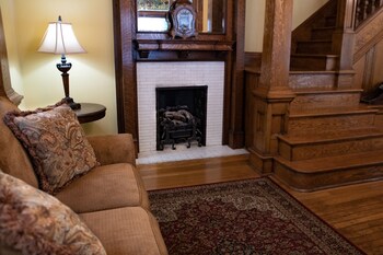 Elk River Hotel & Cafe,,2.5 star