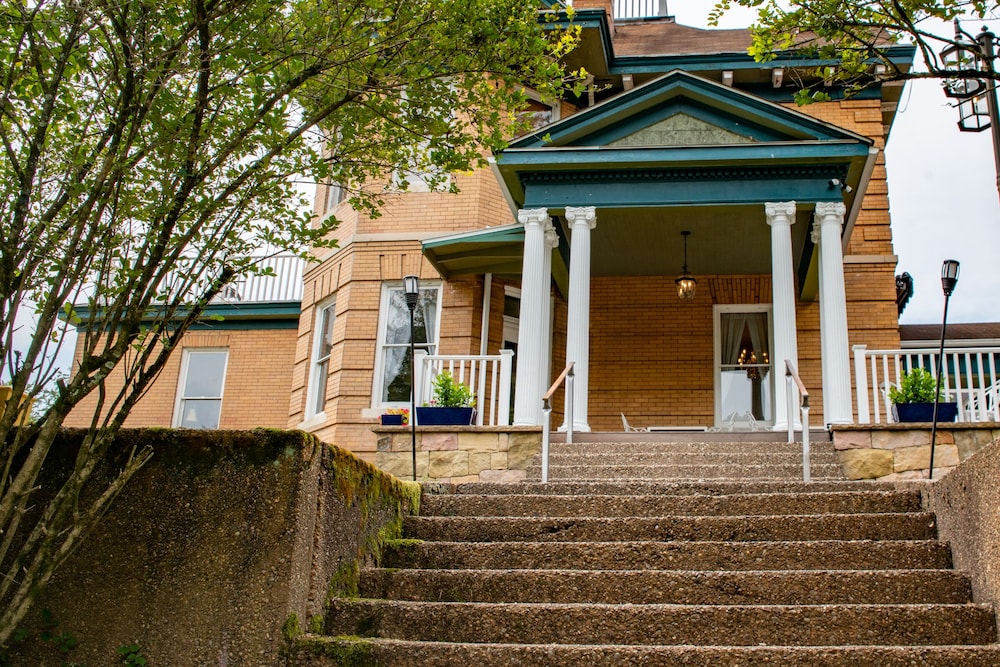 elk river hotel and cafe