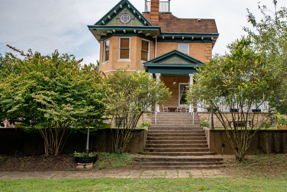 elk river hotel and cafe