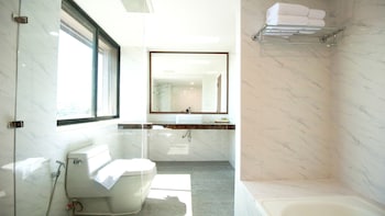 b2 chang phueak gate premier hotel