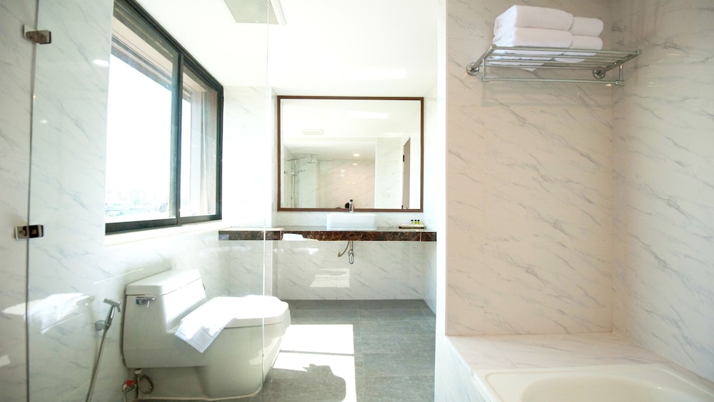 b2 chang phueak gate premier hotel