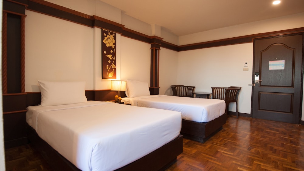 b2 chang phueak gate premier hotel