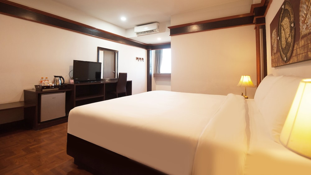 b2 chang phueak gate premier hotel