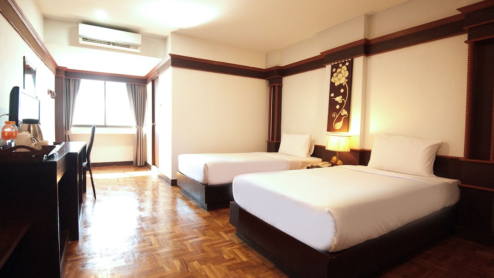 b2 chang phueak gate premier hotel