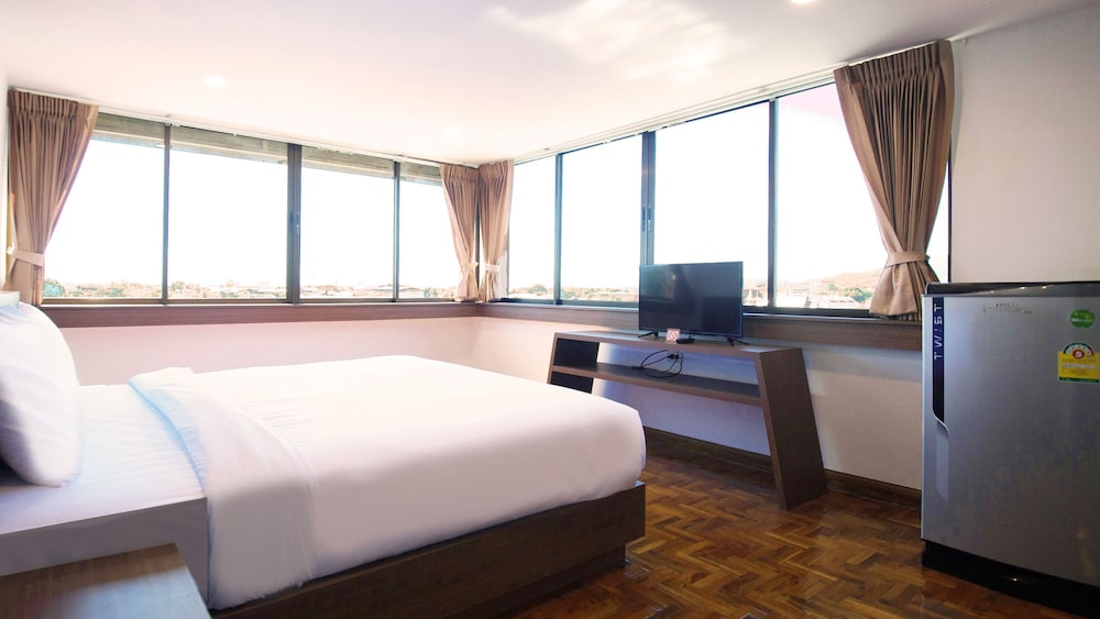 b2 chang phueak gate premier hotel