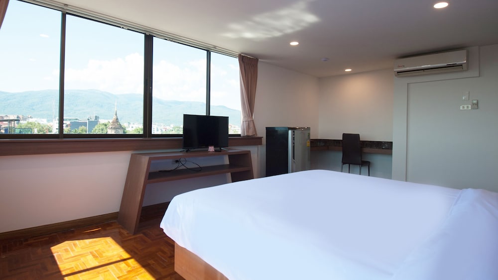 b2 chang phueak gate premier hotel