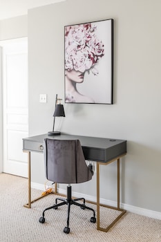 globalstay luxury 3br townhomes with hot tub gym bbq