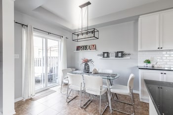 globalstay luxury 3br townhomes with hot tub gym bbq