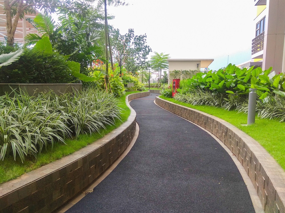 studio apartment at the springlake view summarecon with mall view