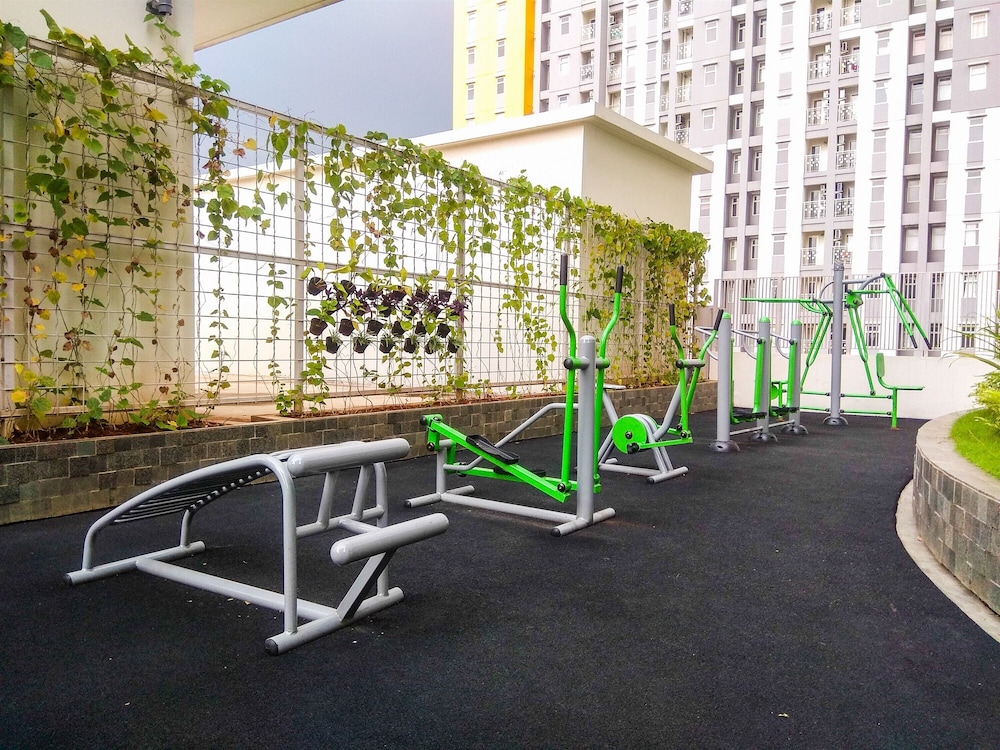 studio apartment at the springlake view summarecon with mall view