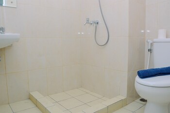 studio apartment at the springlake view summarecon with mall view