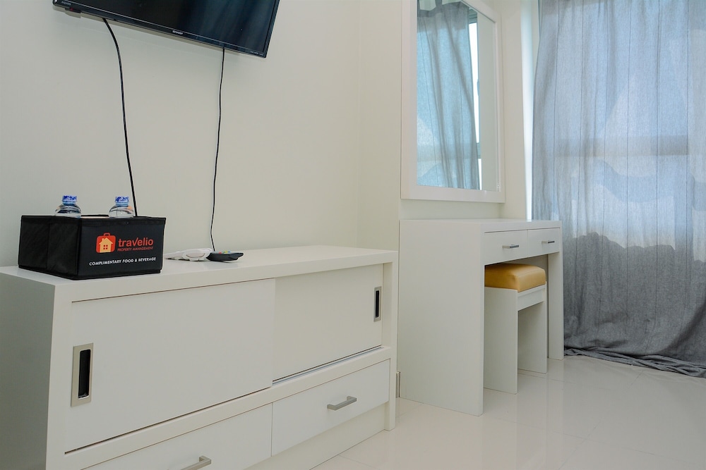 studio apartment at the springlake view summarecon with mall view