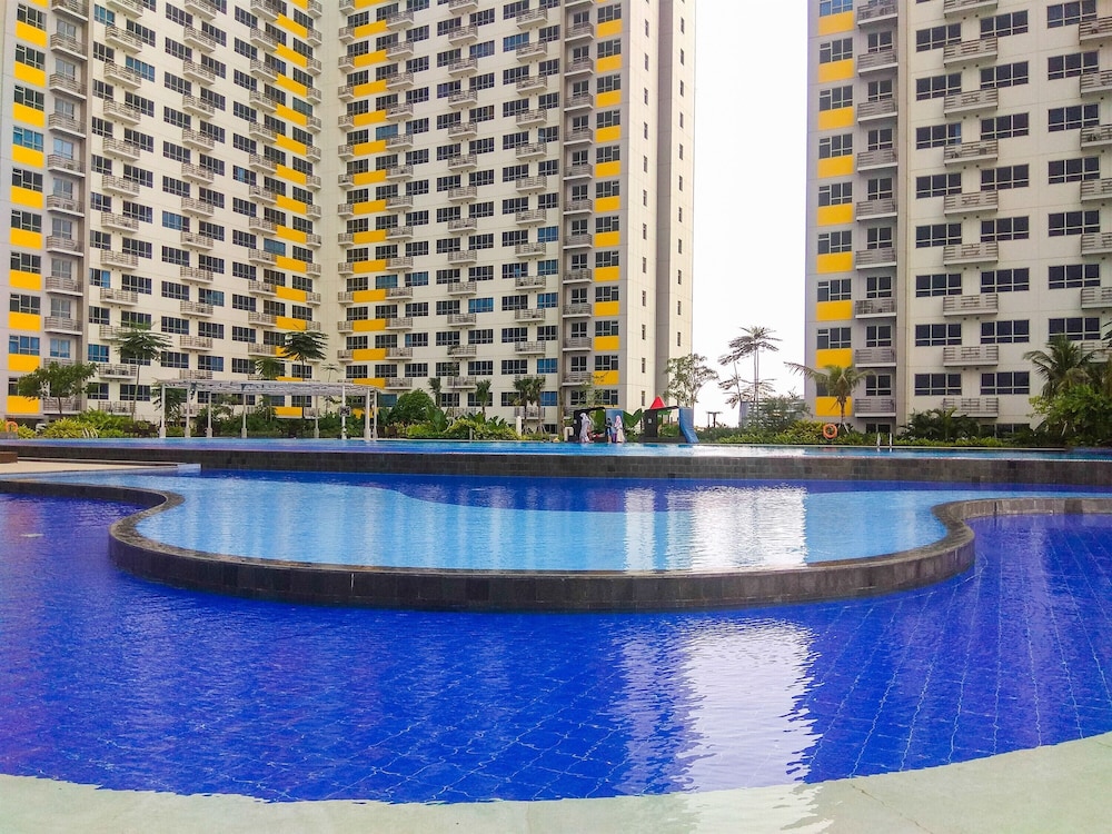 studio apartment at the springlake view summarecon with mall view