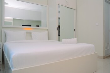 studio apartment at the springlake view summarecon with mall view