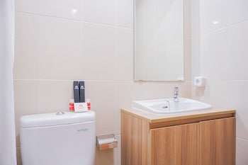 clean and elegant 1br at the oasis apartment