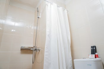 clean and elegant 1br at the oasis apartment