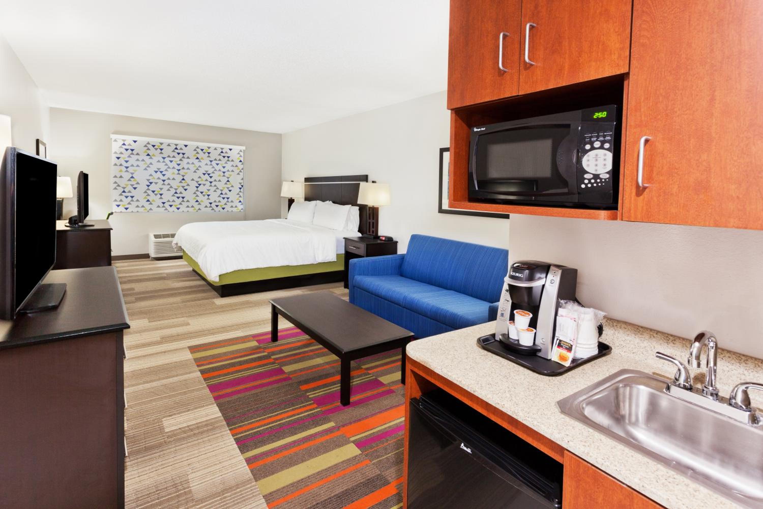 holiday inn express and suites montgomery east eastchase