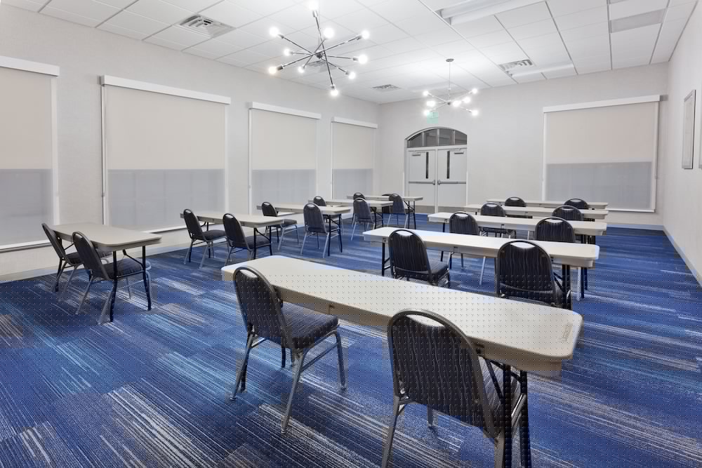 holiday inn express and suites montgomery east eastchase