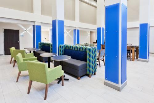 holiday inn express and suites montgomery east eastchase
