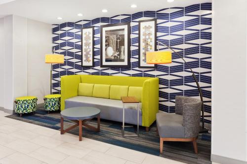 holiday inn express and suites montgomery east eastchase