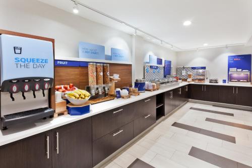 holiday inn express and suites montgomery east eastchase