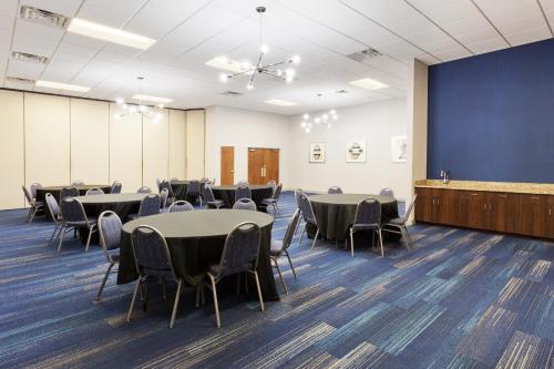 holiday inn express and suites montgomery east eastchase