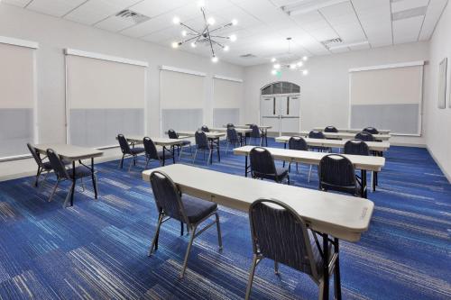 holiday inn express and suites montgomery east eastchase