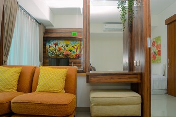 cozy and simple living 1br grand kamala lagoon apartment