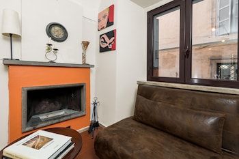 minerva in pantheon apartment