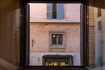 minerva in pantheon apartment