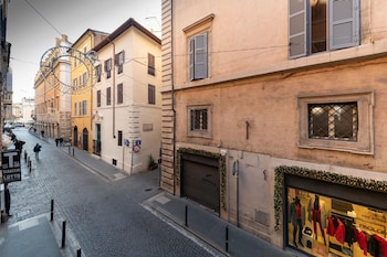 minerva in pantheon apartment