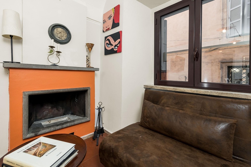 minerva in pantheon apartment