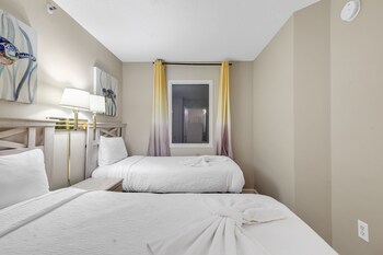 hosteeva 2 br oceanfront views w pool atlantica towers condo