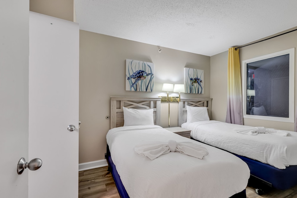 hosteeva 2 br oceanfront views w pool atlantica towers condo