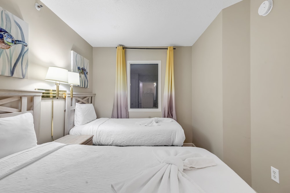 hosteeva 2 br oceanfront views w pool atlantica towers condo