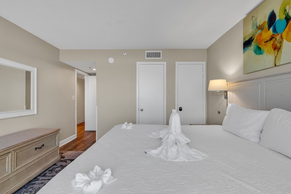 hosteeva 2 br oceanfront views w pool atlantica towers condo