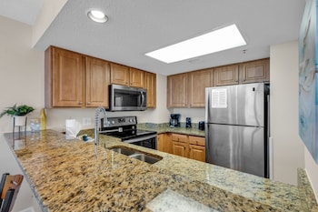 hosteeva 2 br oceanfront views w pool atlantica towers condo