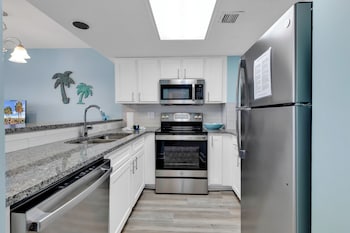 hosteeva 2 br oceanfront views w pool atlantica towers condo