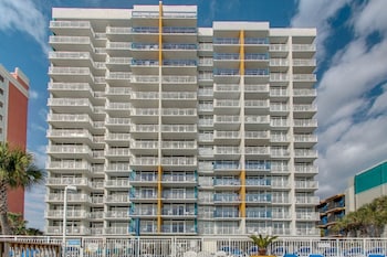 hosteeva 2 br oceanfront views w pool atlantica towers condo
