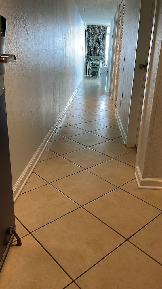 hosteeva 2 br oceanfront views w pool atlantica towers condo