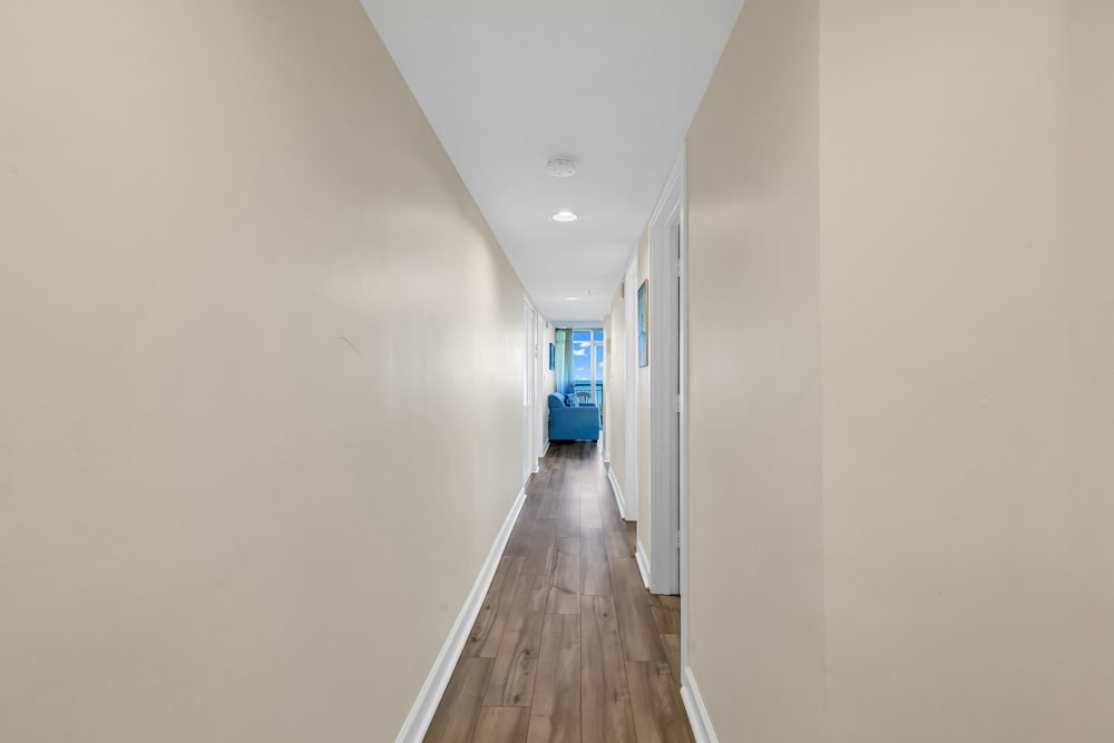 hosteeva 2 br oceanfront views w pool atlantica towers condo