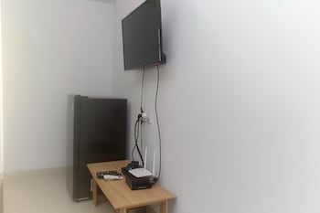 homey and comfort studio at the enviro apartment