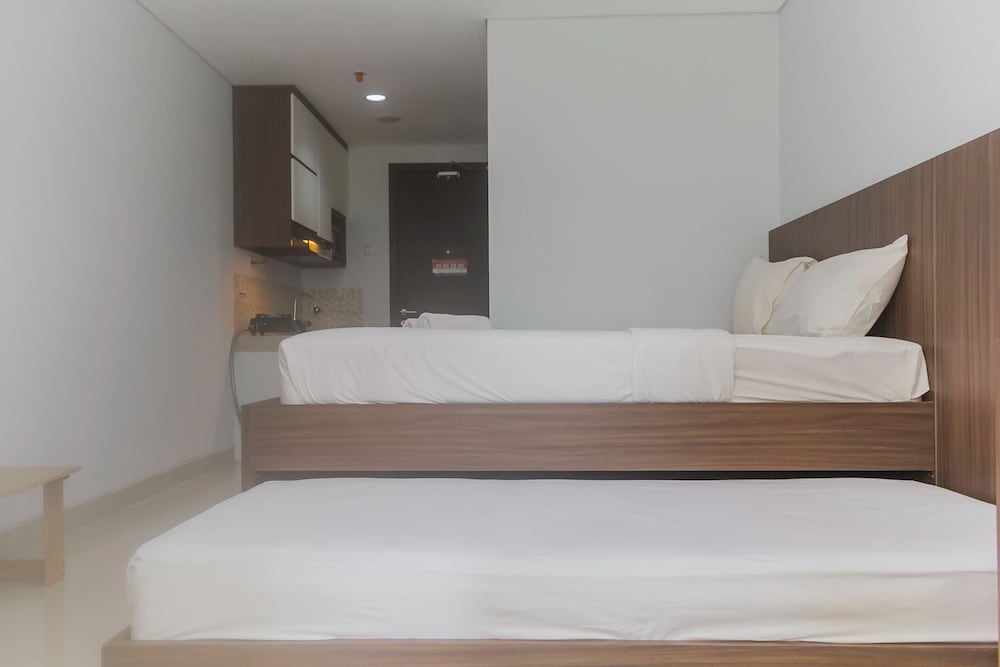 homey and comfort studio at the enviro apartment