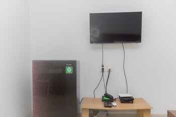 homey and comfort studio at the enviro apartment
