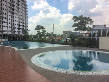 comfortable and spacious 2br at oasis cikarang apartment