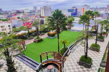 comfy and minimalist studio at vida view apartment