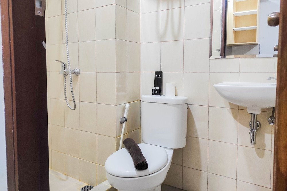 comfy and minimalist studio at vida view apartment