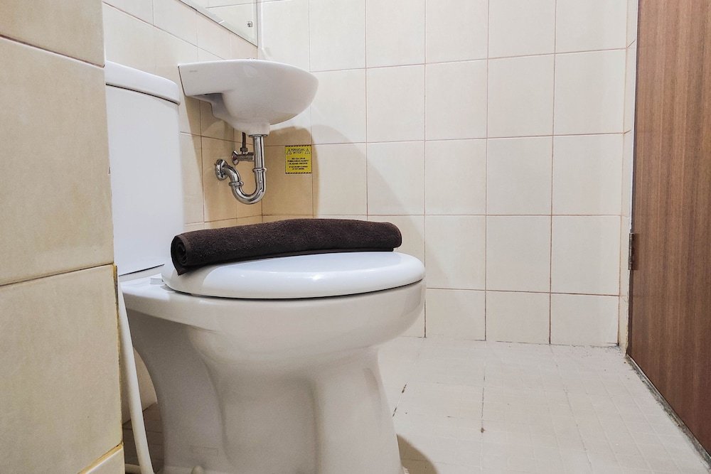 comfy and minimalist studio at vida view apartment