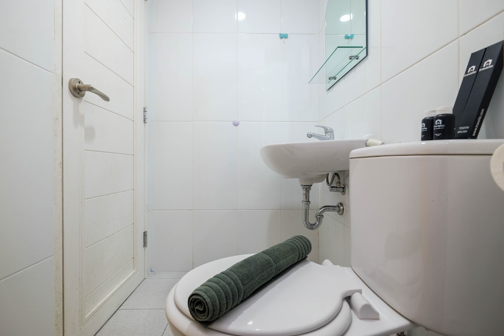 comfy and nice studio apartment at tamansari mahogany