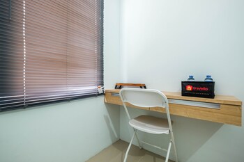 comfy and nice studio apartment at tamansari mahogany